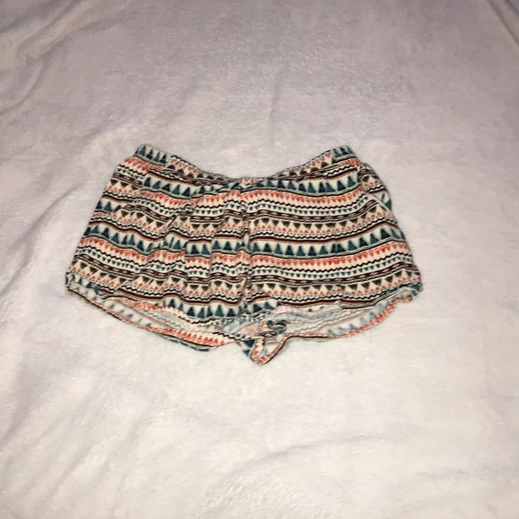 FORVER 21 Girls tribal print shorts - Picture 1 of 3
